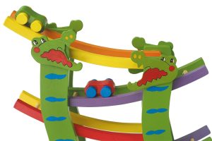 Lesena dirkalna steza s krokodili